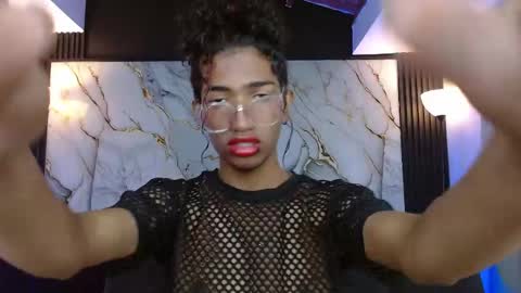 Snapshot of triiangel_latinboy chatting on 04/20/26, 12:24 Johan online show from 04/20/26, 12:24