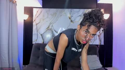 Snapshot of triiangel_latinboy chatting on 04/30/26, 12:39 Johan online show from 04/30/26, 12:39