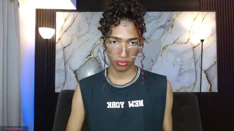 Snapshot of triiangel_latinboy chatting on 05/08/26, 12:38 Johan online show from 05/08/26, 12:38