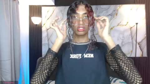 Snapshot of triiangel_latinboy chatting on 05/11/26, 12:27 Johan online show from 05/11/26, 12:27