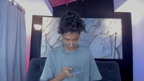 Snapshot of triiangel_latinboy chatting on 05/17/26, 01:07 Johan online show from 05/17/26, 01:07
