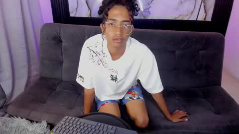 Snapshot of triiangel_latinboy chatting on 05/25/26, 12:22 Johan online show from 05/25/26, 12:22