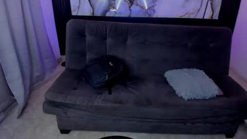 Snapshot of triiangel_latinboy chatting on 05/27/26, 01:08 Johan online show from 05/27/26, 01:08