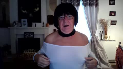 trinity1011 online show from 10/01/25, 06:52