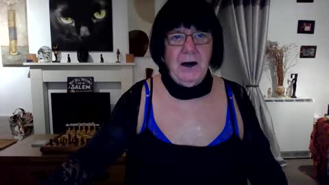 Snapshot of trinity1011 chatting on 11/15/25, 06:55 trinity1011 online show from 11/15/25, 06:55