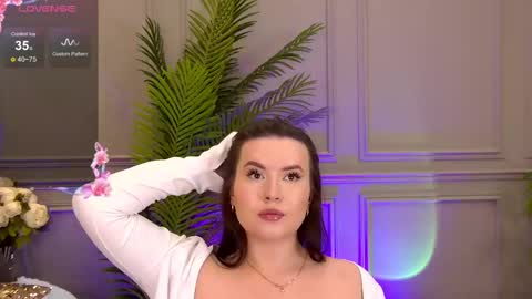 trisha_winslet online show from 03/08/25, 07:49