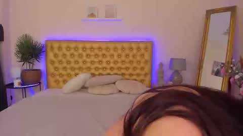 Mia online show from 03/05/26, 06:42