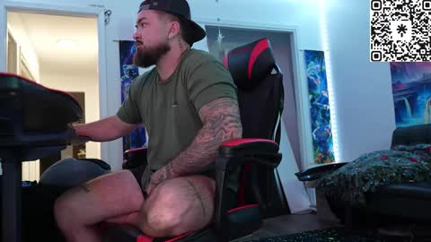 Snapshot of tristanhardwood chatting on 12/15/25, 01:10 tristanhardwood online show from 12/15/25, 01:10