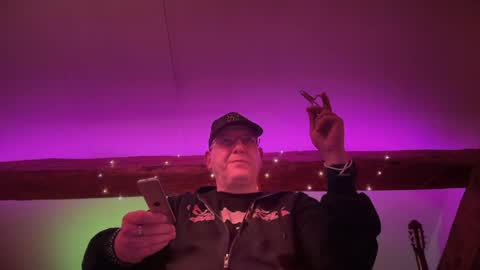 Snapshot of tritonspace chatting on 04/22/26, 10:33 Triton online show from 04/22/26, 10:33