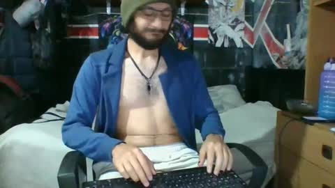 Snapshot of trizquelmen chatting on 02/14/25, 03:58 Andrew online show from 02/14/25, 03:58