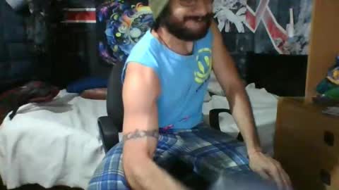 Snapshot of trizquelmen chatting on 02/21/25, 02:38 Andrew online show from 02/21/25, 02:38