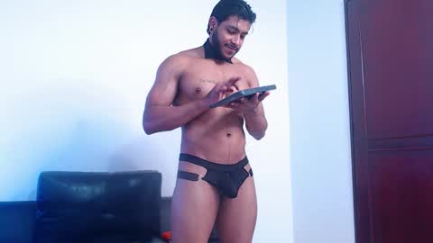    online show from 12/05/25, 04:58