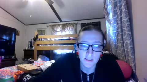 Snapshot of truckerswifetobe chatting on 12/16/24, 06:38 TruckersWifeToBe online show from 12/16/24, 06:38