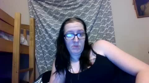 Snapshot of truckerswifetobe chatting on 12/17/24, 11:27 TruckersWifeToBe online show from 12/17/24, 11:27