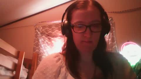 Snapshot of truckerswifetobe chatting on 02/04/25, 04:08 TruckersWifeToBe online show from 02/04/25, 04:08