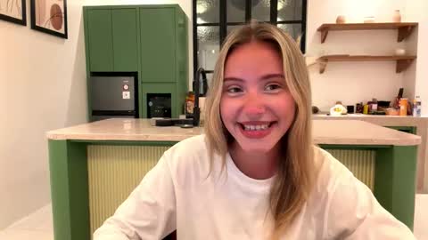 Snapshot of trulamorella chatting on 01/15/26, 11:26 Mia online show from 01/15/26, 11:26