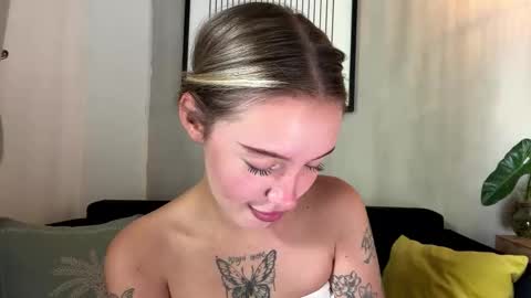 Mia online show from 02/01/26, 05:06