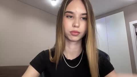 Snapshot of tryme_muse chatting on 11/13/25, 04:17 tryme_muse online show from 11/13/25, 04:17