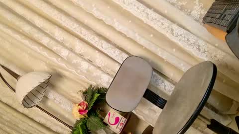 Chloe online show from 04/12/26, 08:19