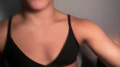 Snapshot of tsj777 chatting on 09/28/25, 10:20 tsj777 online show from 09/28/25, 10:20