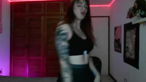 Luisa Fernndez online show from 12/17/25, 01:44