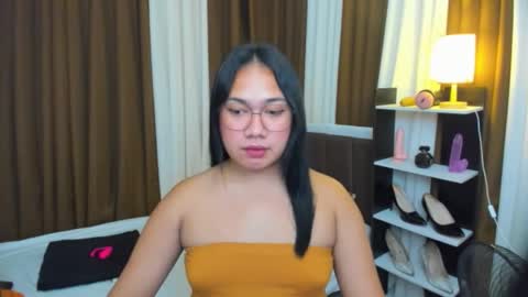 Snapshot of tsuncutkaren chatting on 10/11/25, 05:39 Karen Oquio online show from 10/11/25, 05:39