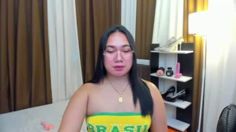 Karen Oquio online show from 12/19/25, 06:48