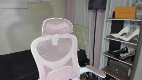 Snapshot of tsuncutrhein chatting on 10/12/25, 08:30 tsuncutrhein online show from 10/12/25, 08:30