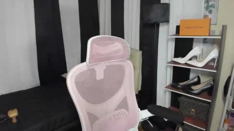 Snapshot of tsuncutrhein chatting on 10/21/25, 03:02 tsuncutrhein online show from 10/21/25, 03:02