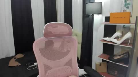 Snapshot of tsuncutrhein chatting on 10/30/25, 09:22 tsuncutrhein online show from 10/30/25, 09:22