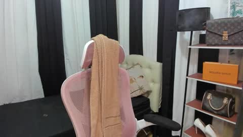 Snapshot of tsuncutrhein chatting on 11/10/25, 09:52 tsuncutrhein online show from 11/10/25, 09:52