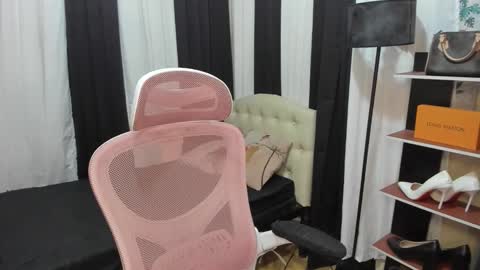 Snapshot of tsuncutrhein chatting on 11/11/25, 07:41 tsuncutrhein online show from 11/11/25, 07:41