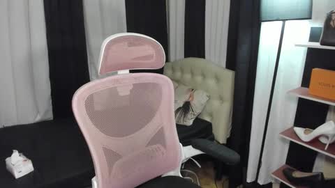 Snapshot of tsuncutrhein chatting on 11/17/25, 05:30 tsuncutrhein online show from 11/17/25, 05:30