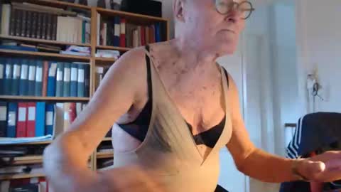 FINN but call me NANNA online show from 11/14/25, 01:54