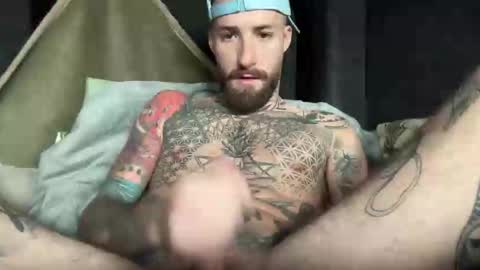 Tuhands online show from 11/22/25, 01:32