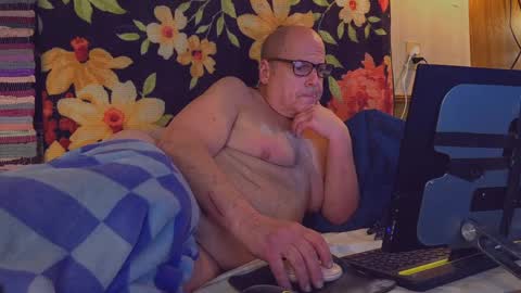 Snapshot of tumbafox1 chatting on 04/26/26, 04:32 tumbafox1 online show from 04/26/26, 04:32