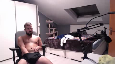 turkishboy_bjk online show from 10/13/25, 06:41