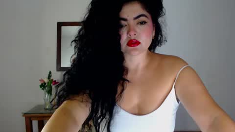 Snapshot of tuti_sex chatting on 06/16/26, 02:47 tuti online show from 06/16/26, 02:47