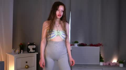 Snapshot of tuyetforster chatting on 05/24/26, 02:11 Shirlee online show from 05/24/26, 02:11
