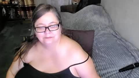 Snapshot of tviks chatting on 07/07/26, 07:23 Lana online show from 07/07/26, 07:23
