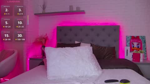 Hallie online show from 12/19/25, 01:34