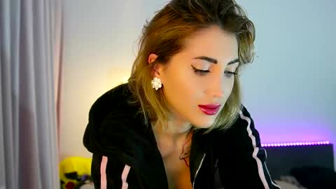 MayCarrey online show from 10/07/25, 09:50