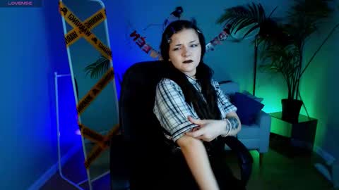 Snapshot of twilightwalk chatting on 10/29/25, 09:27 Melanie online show from 10/29/25, 09:27