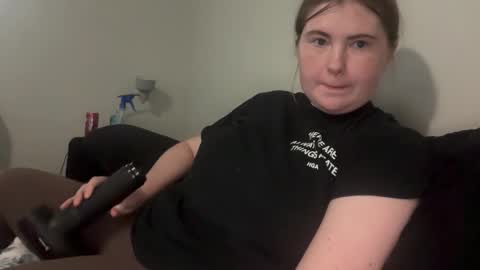 Snapshot of twinfl4m3ss chatting on 12/14/25, 11:31 twinfl4m3ss online show from 12/14/25, 11:31