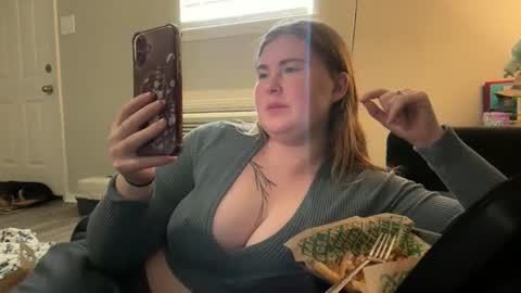 Snapshot of twinfl4m3ss chatting on 12/22/25, 07:33 twinfl4m3ss online show from 12/22/25, 07:33