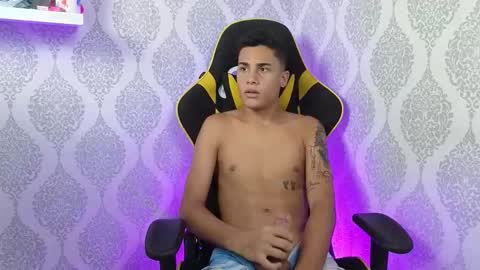 Snapshot of twink_davidx chatting on 11/25/25, 07:58 Dani online show from 11/25/25, 07:58