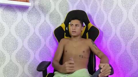 Snapshot of twink_davidx chatting on 12/04/25, 07:55 Dani online show from 12/04/25, 07:55