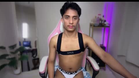 Snapshot of twink_hairyass69 chatting on 02/18/26, 01:40 Aladin online show from 02/18/26, 01:40