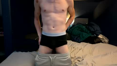 Snapshot of twinkerbell342 chatting on 07/26/26, 04:09 Hunter Twink online show from 07/26/26, 04:09