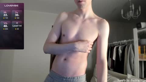 Snapshot of twinkie_twink chatting on 02/09/25, 01:55 Andy online show from 02/09/25, 01:55